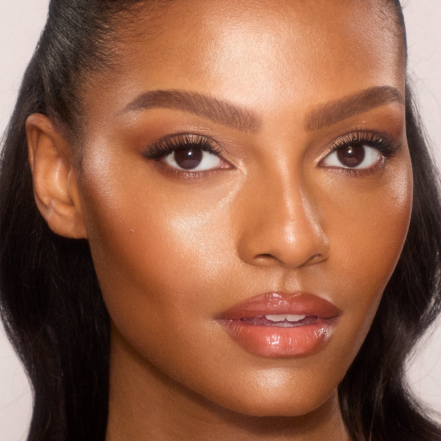 Charlotte Tilbury Unreal Skin Sheer Glow Tint - 12 Tan