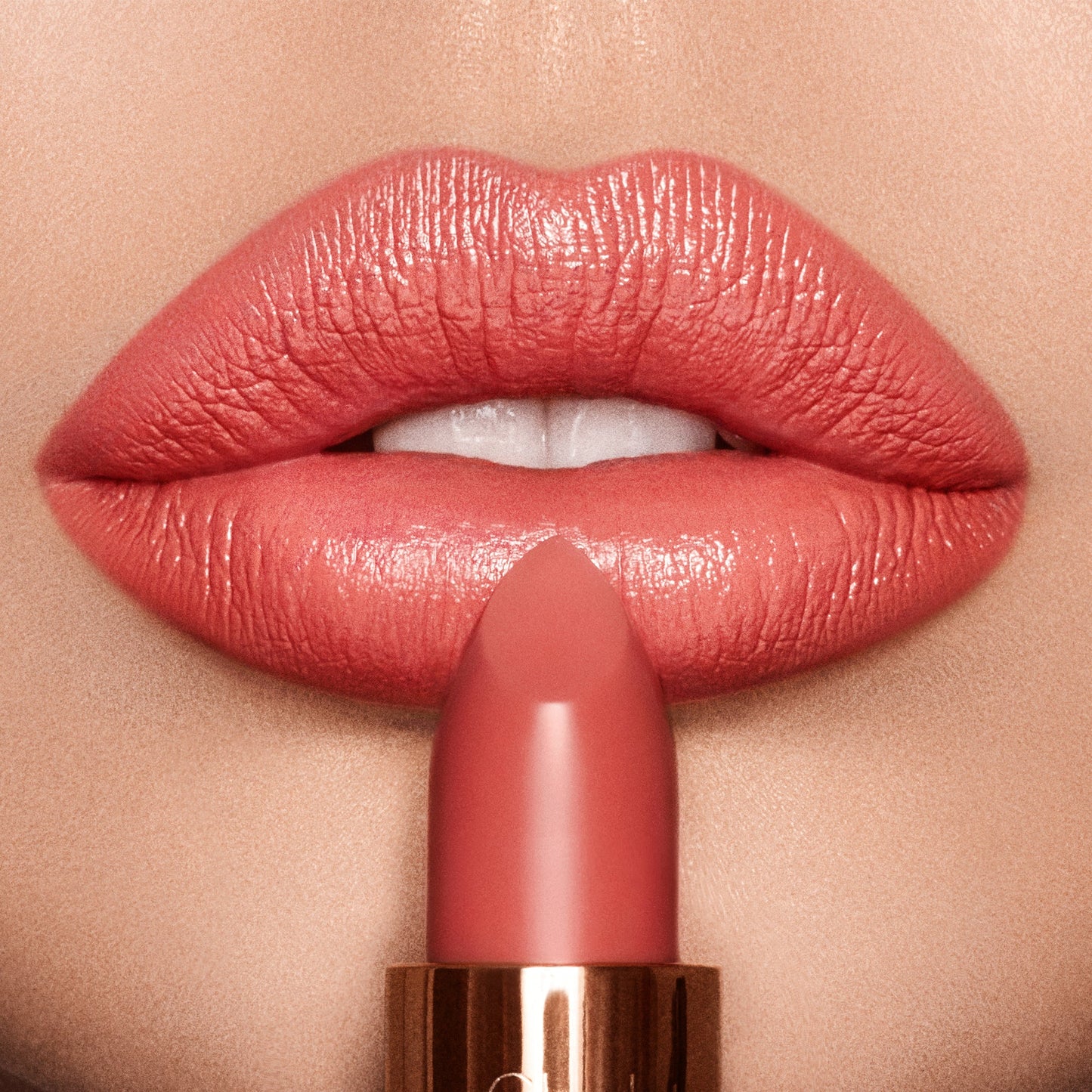 Charlotte Tilbury K.I.S.S.I.N.G - Coral Kiss