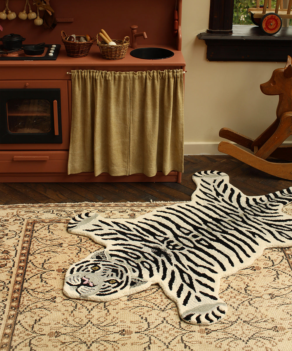 Doing Goods Snowy Tiger Rug Large