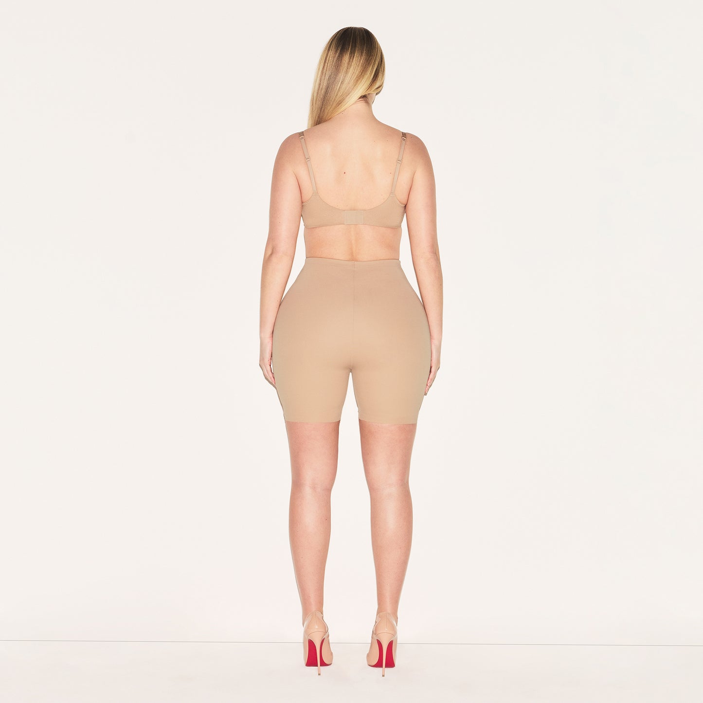 SKIMS Skims Body Hip Shaping Mid Thigh Short