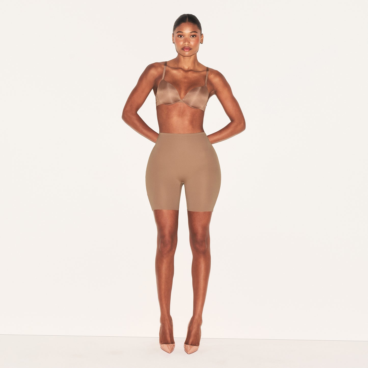 SKIMS Skims Body Hip Shaping Mid Thigh Short