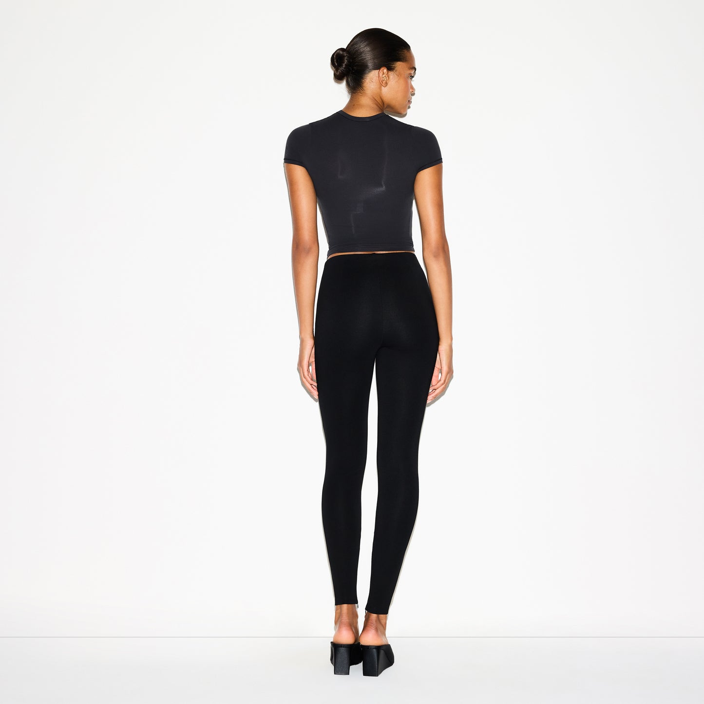 SKIMS The Essential High Waist Legging